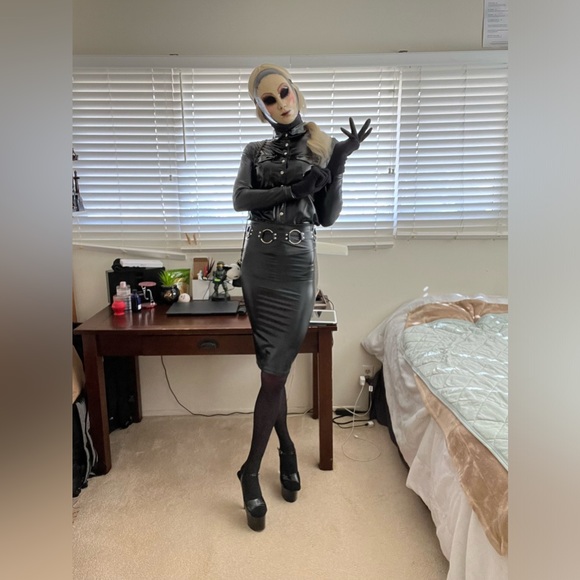 Meet Your Posher - Picture 10 of 16